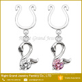 Dangle acier chirurgical clair rose CZ Swan Non Piercing anneau de mamelon